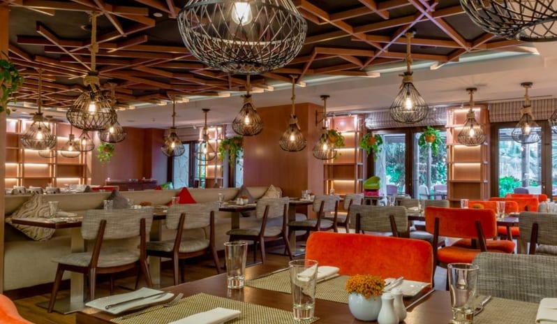 WORLD EATERY TABLE ARRANGMENT